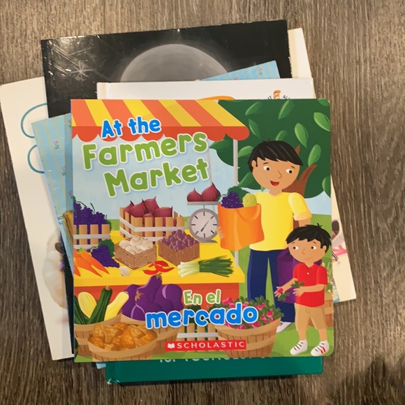 Books - Picture 7 of 16